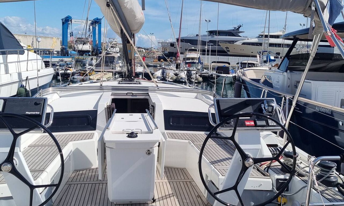 Golfe Juan Boat Rental | Sun-Kissed Sailing Adventure in Provence-Alpes-Côte d'Azur
