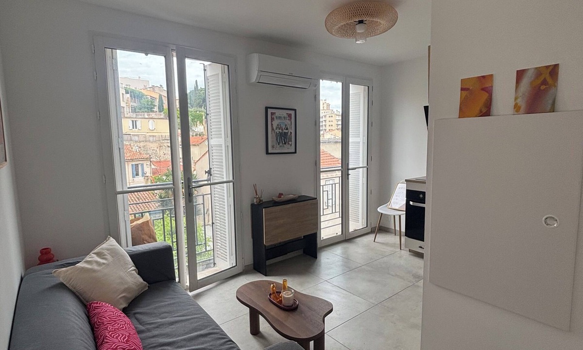 Vauban Apartment | Sunset apartment