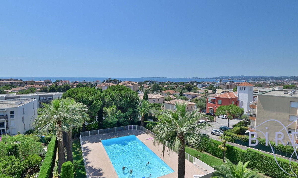 Saint-Laurent-du-Var Condo | Superb apartment with stunning views of the sea