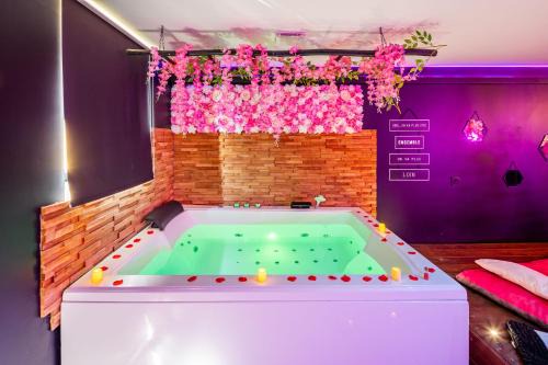 Rhone Hotel | Sweet Dreams Jacuzzi