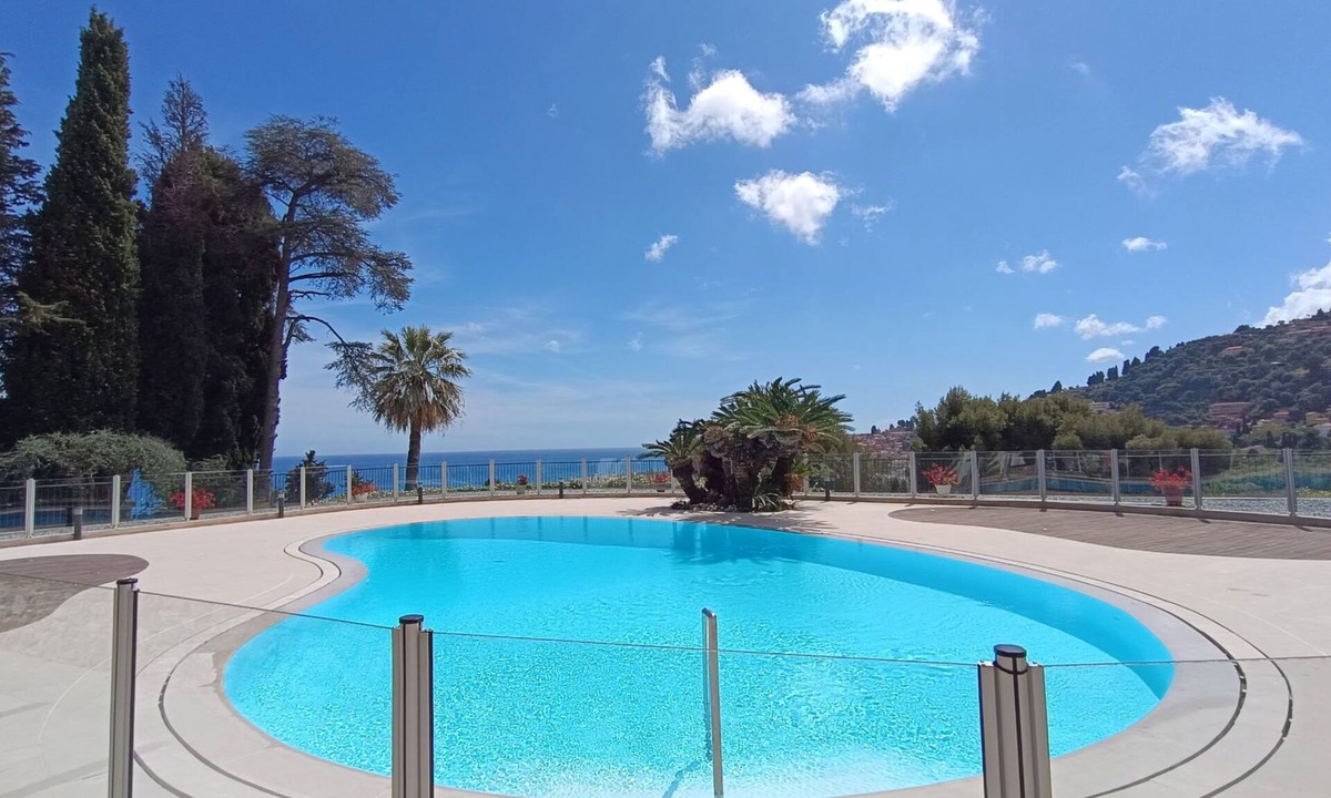 Menton Apartment | Swimming pool apartment Menton Cote d'Azur near Italy