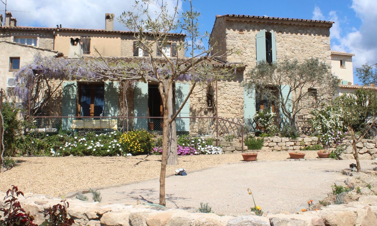 Plan-de-la-Tour House | Typical stone house with garden in a quiet hamlet surrounded by vineyards