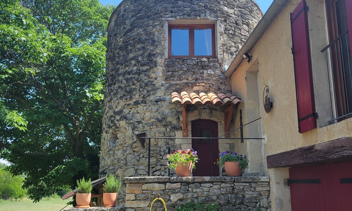Forcalquier Apartment | Unusual gîte for 2 people in a 17th century tower