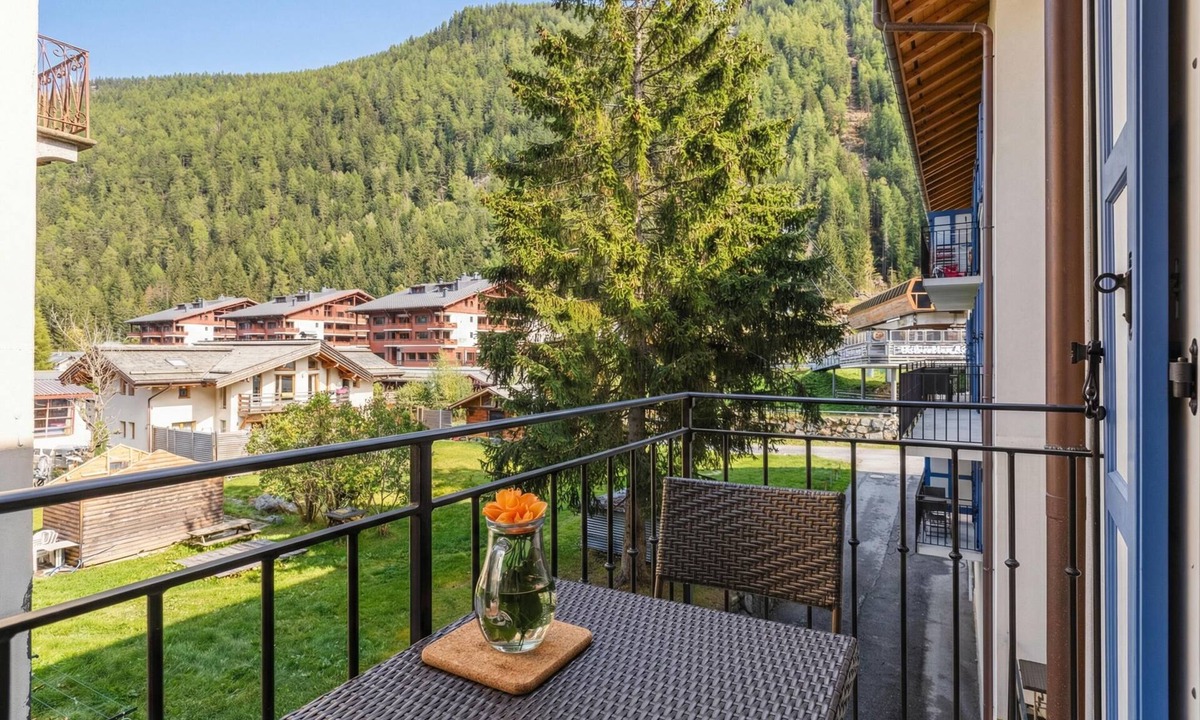 Vallorcine Apartment | V Loriaz 11: Beside Ski Lift; Pool, Sauna & Gym, Vallorcine (Argentiere), France
