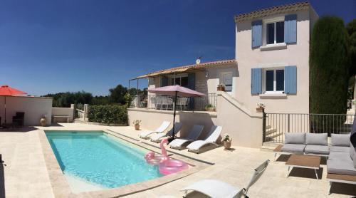 Aureille Villa | Vacation rental in the Alpilles, Provence, close to the village center - Beautiful view -Air conditionning Heated pool and spa - sleeps 8