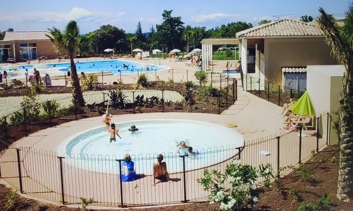 Aubignan Villa | Vacation village house