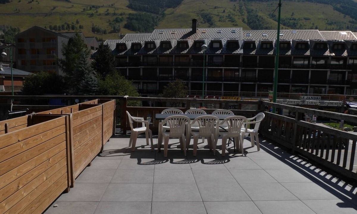 Mont-de-Lans Apartment | Very nice modern apartment, center, ski departure 150m, 10 pers.