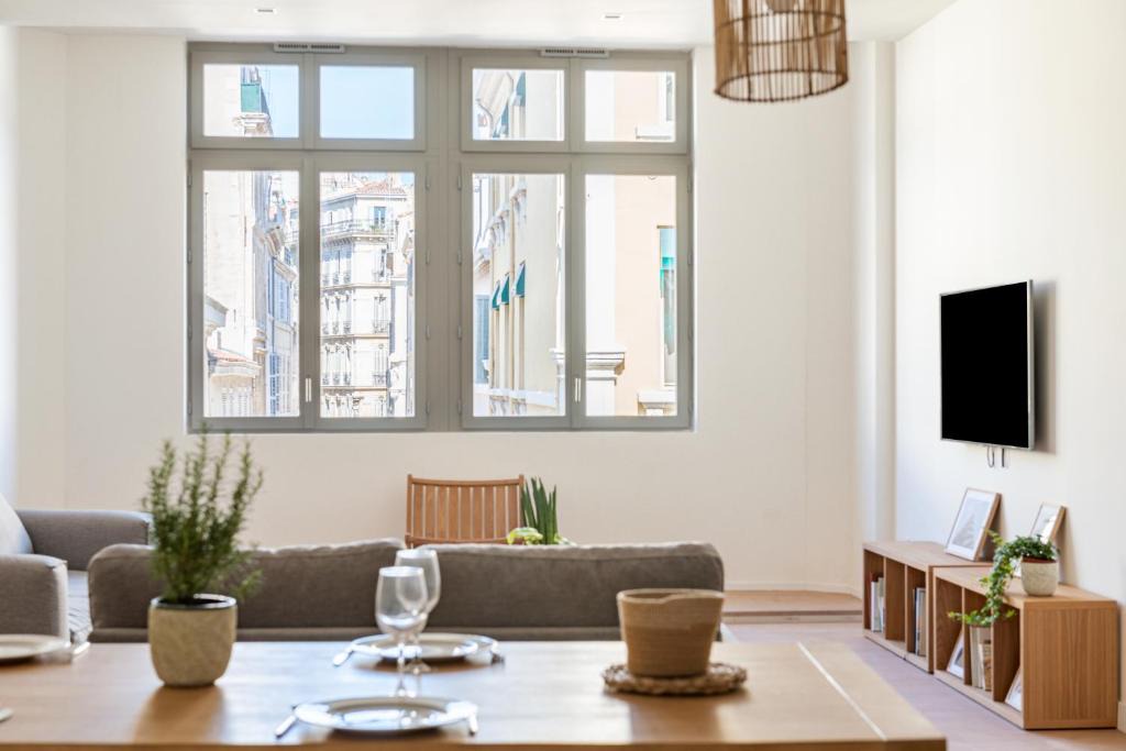 Opera Apartment | Vieux-Port, Appartement géant de 11 chambres & 11 salles de bain