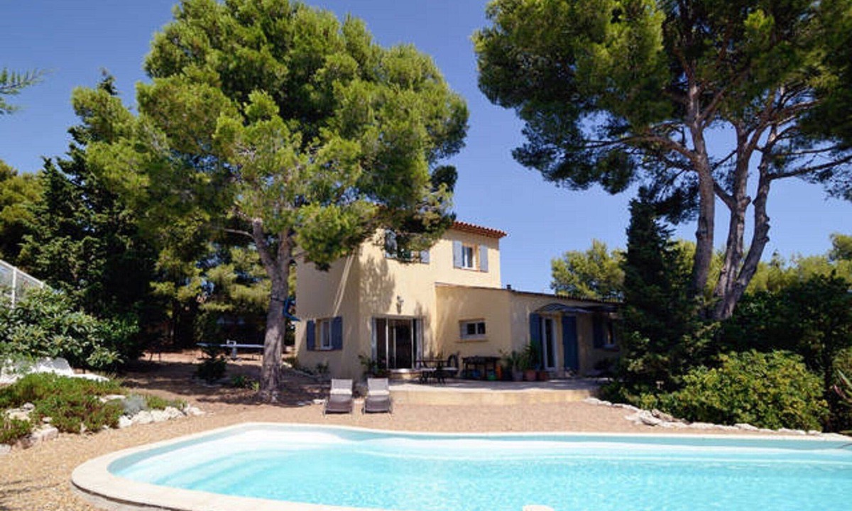 Martigues Villa | Villa 8 pers.piscine, jardin, accès mer à pied plage Ste-Croix/anse des Tamaris.