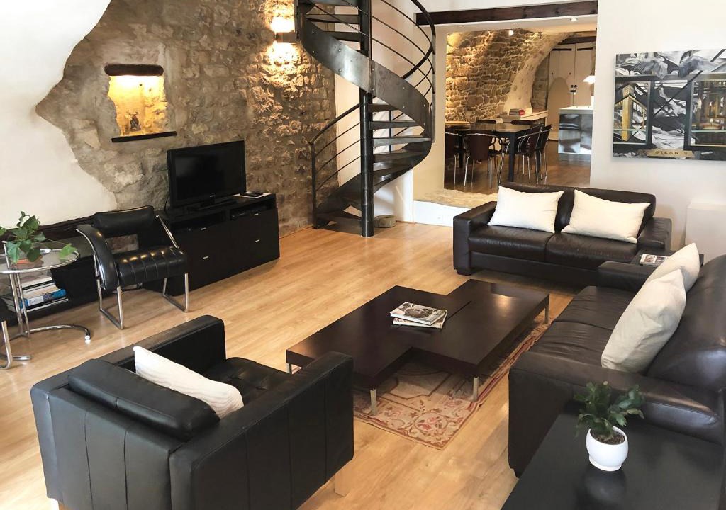 Forcalquier Villa | Villa Authentique et Architecturale - Centre Ville