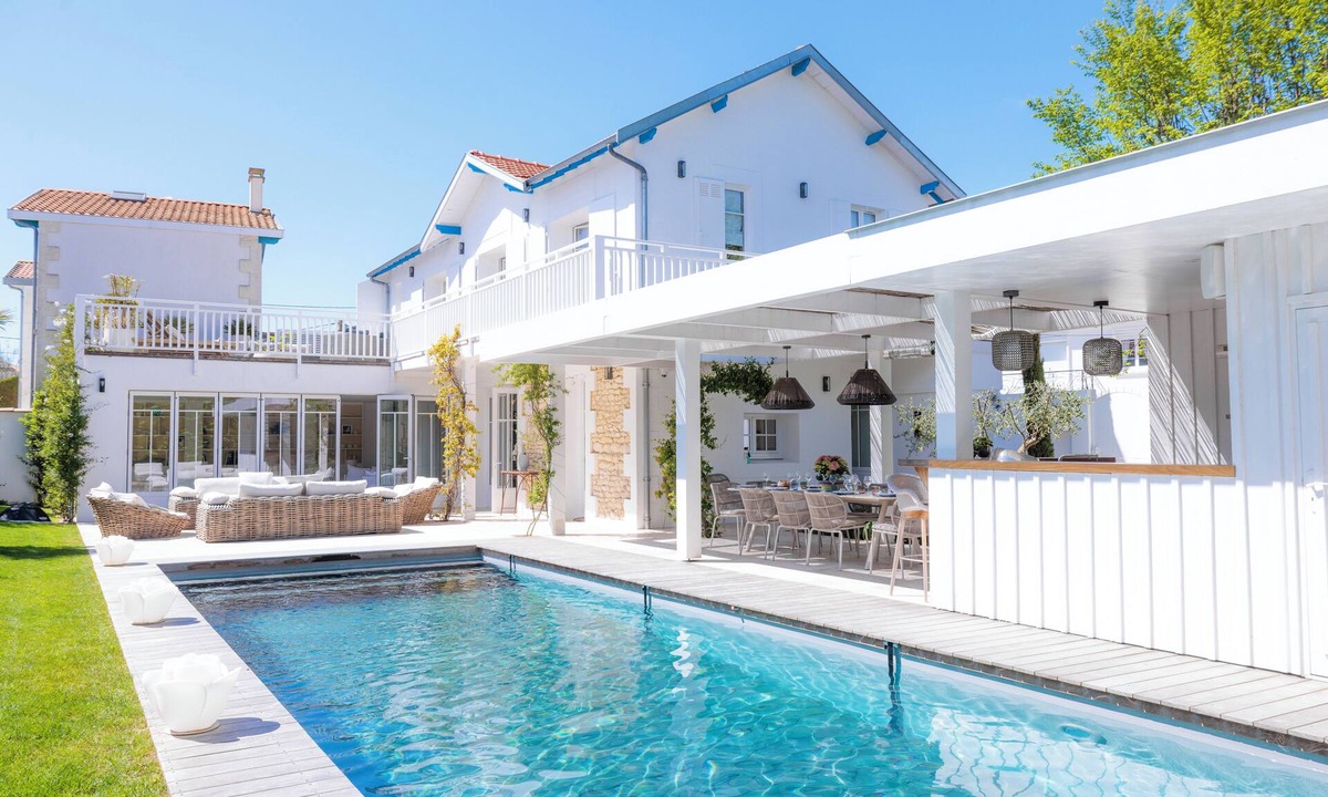 Pontaillac Villa | Villa Les Peupliers with private pool and sauna in Royan by the sea