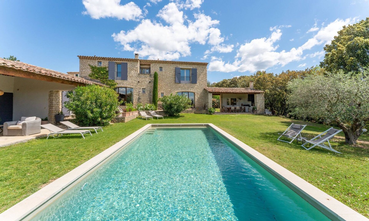 Gordes Villa | Villa 'Les Terrasses De Gordes' with Private Pool, Private Terrace and Wi-Fi