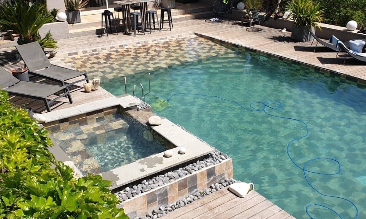 Le Beausset Villa | Villa surrounded by olive trees with jacuzzi, heated swimming pool, boules court