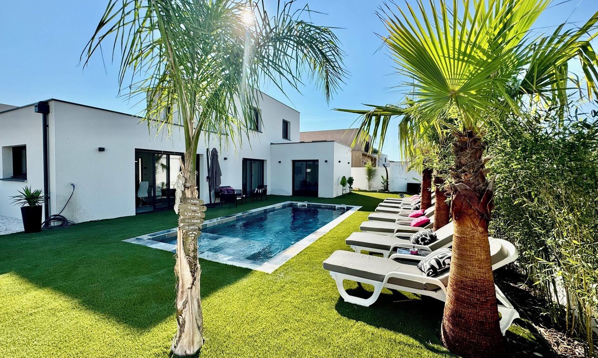 Cap d'Agde House | Villa Vanille Luxe Cap Dagde 8 Personnes Piscine Chauffée Jardin Tropical