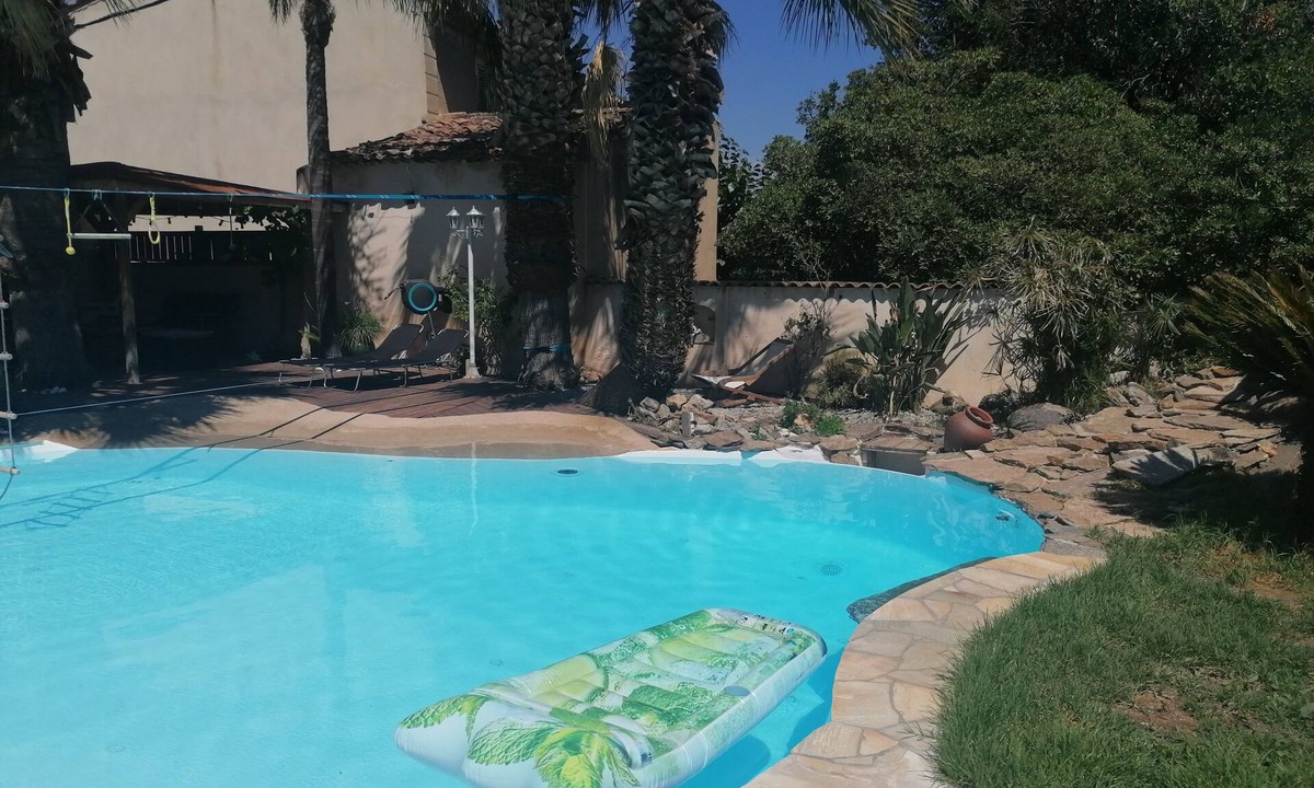 La Garde House | Villa with private pool - garden - family vacations near the sea