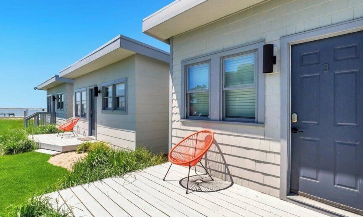 Hampton Bays Hotel | Waterfront studio and more in a Boutique Hotel, Heart of Hampton Bays,.