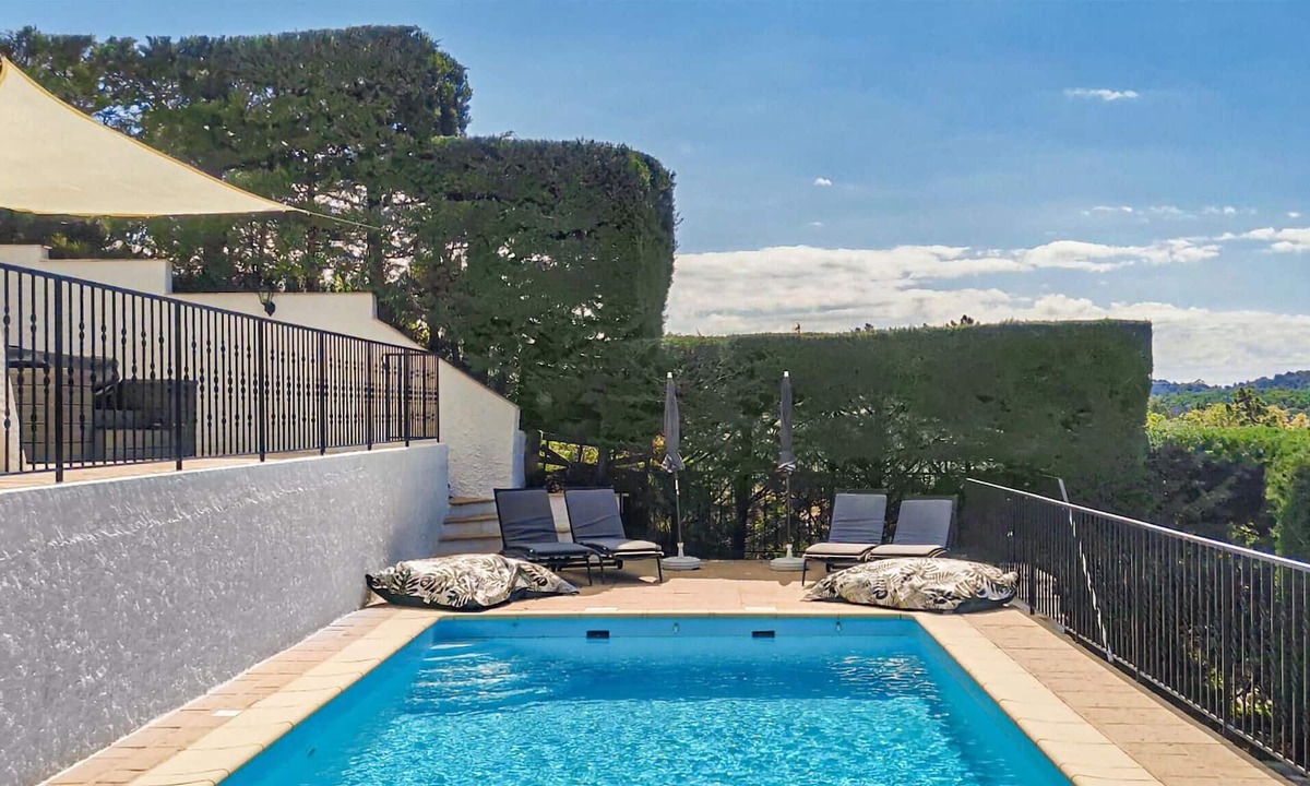 Saint-Paul-en-Foret House | Welcome to this spacious cottage with panoramic view and sauna.