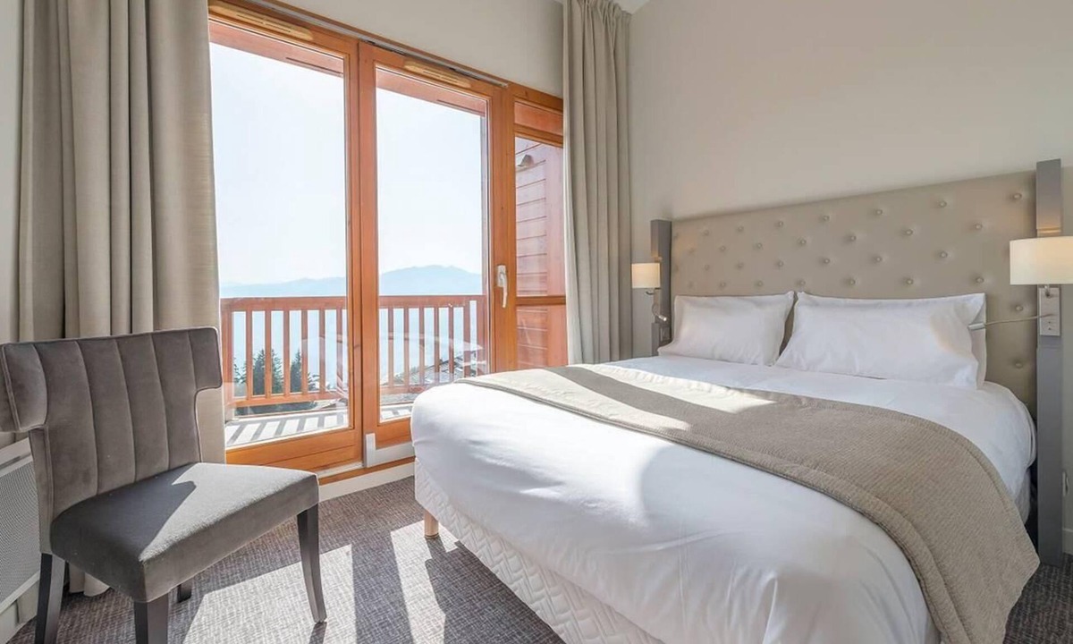 Arc-1800 Hotel | Wifi, 300m from shops, fitness, swimming pool, sauna, hammam, balcony, tv, ski locker, 35m²