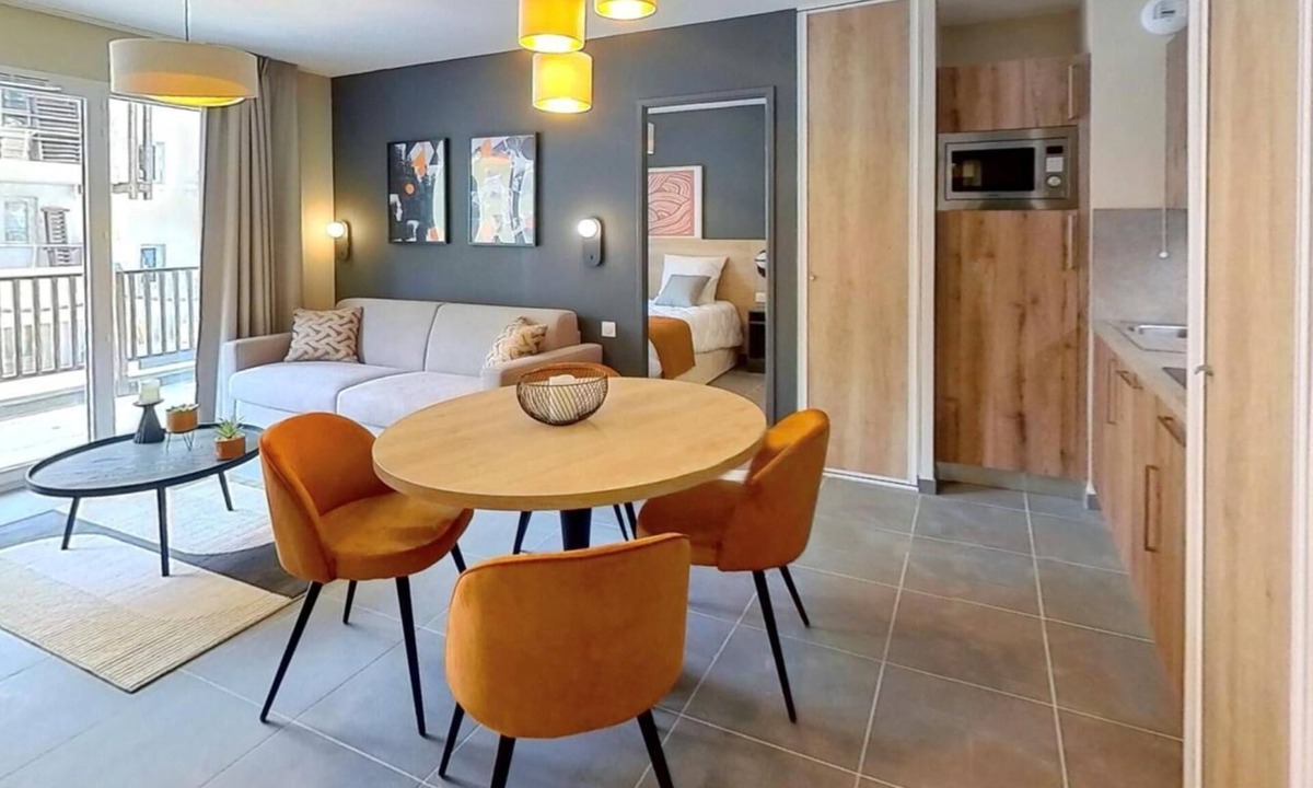 Saint-Etienne-de-Tinee Apartment | Wifi, 350m from resort center, swimming pool, sauna, hammam, tv, ski locker, 42m², Auron