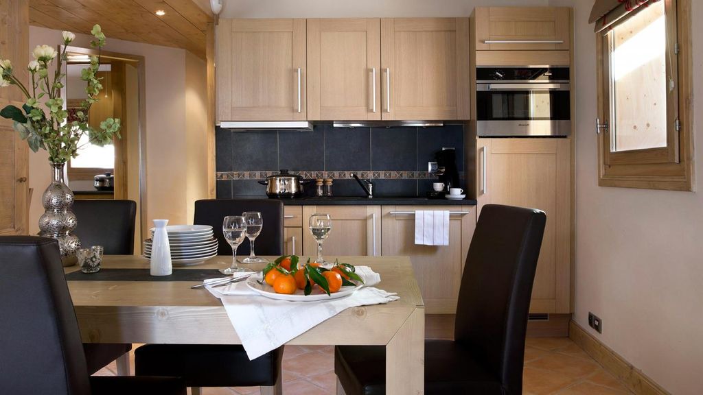 Vallandry Apartment | Wifi, ski-in/ski-out & foot of the slopes, fitness, swimming pool, balcony, tv, ski locker, 35-40m²