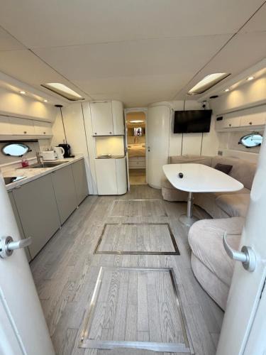 Pointe Croisette Boat Rental | Yacht 17M Cannes Croisette Port Canto,3 Ch,clim,tv