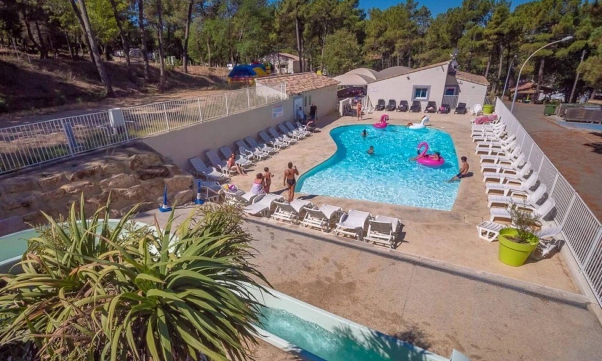 Mondragon House | ZEcamping 3 étoiles animé piscine chauffée locatif TV BBQ clim 33m2