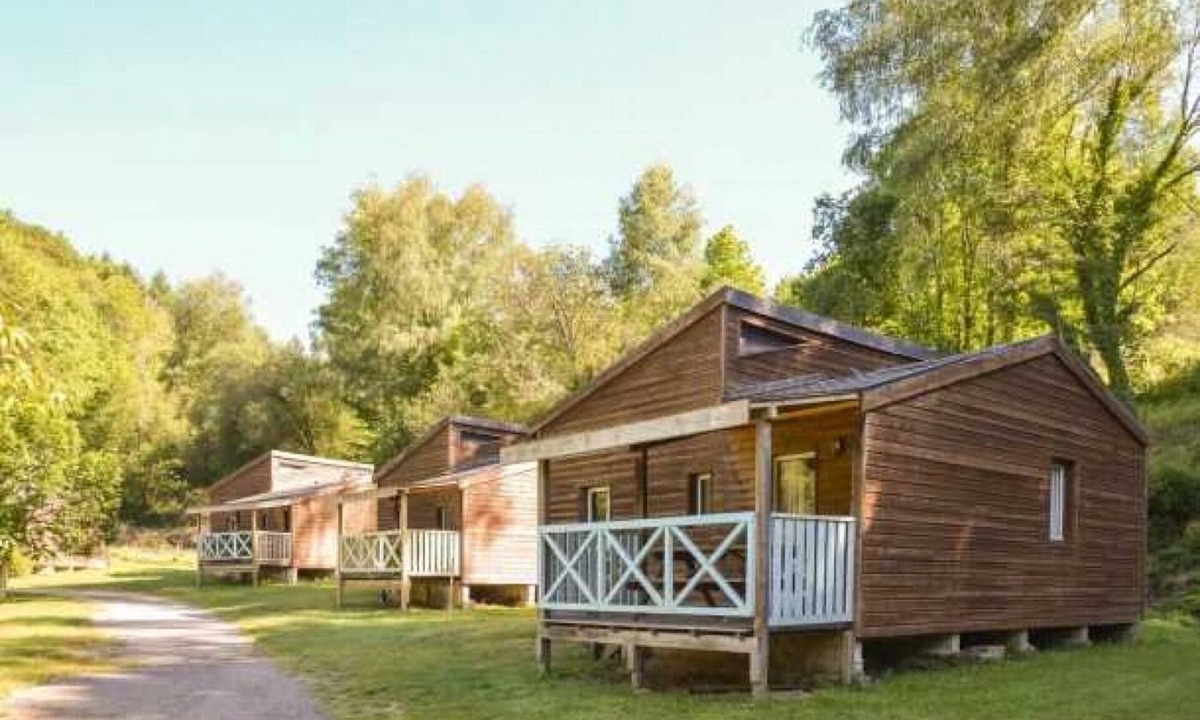 Correze Ski Chalet | ZEcamping 3 étoiles piscine pet friendly locatif 7 pers