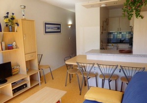 6-person apartment with balcony, ski-in access, parking and ski locker
