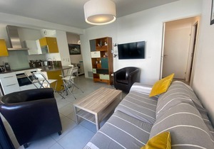 Charming 2BR in Central Arcachon with Parking, WiFi & Balcony