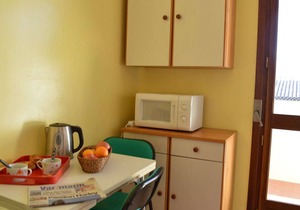 Cozy Studio for 3 in Fréjus, Near Beach, Terrace & Parking in Fréjus