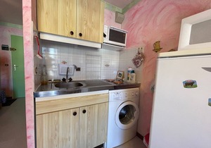 Cozy Studio for 4 in Ski Resort, Steps to Slopes & Town with Balcony