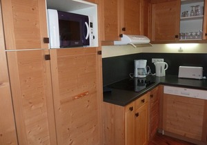 Spacious apartment for 8 with balconies and lift access