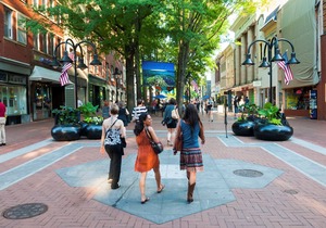 Studio Near University of Virginia + CHO | Free Daily Breakfast in Charlottesville