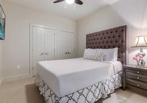 Spacious Modern 1BR Condo in California Building by Hosteeva in Central Business District