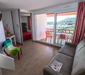 Residence Sea Golf Sokoburu People Side Patio 