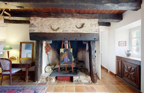 Sainte-Alvere-Saint-Laurent-les-Batons House | Évasion Forestière : Charme au Cœur des bois