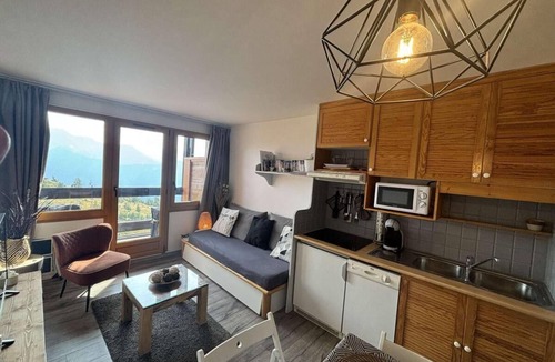 Jeux Apartment | 10m from resort center, 10th floor, balcony, tv, 26m², Alpe d'Huez