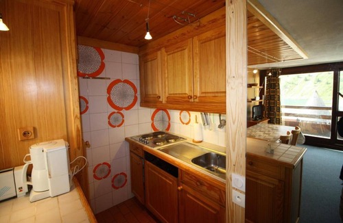 Tignes le Lac Apartment | 10m from resort center, 3rd floor, view lake, balcony, tv, ski locker, 28m², Tignes