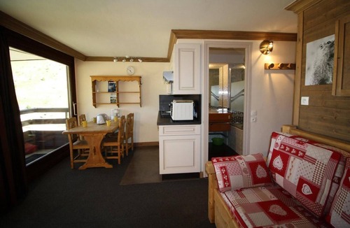 Tignes le Lac Apartment | 10m from resort center, 8th floor, balcony, tv, ski locker, 26m², Tignes
