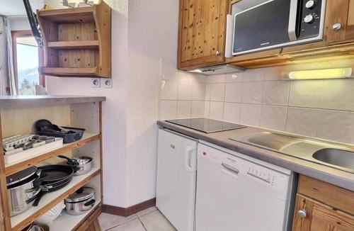 La Perriere Apartment | 150m from resort center, 3rd floor, balcony, ski locker, 41m², La Tania