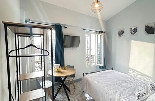 1st Arrondissement Hotel | 16-The Marseille Panorama - View of Notre Dame