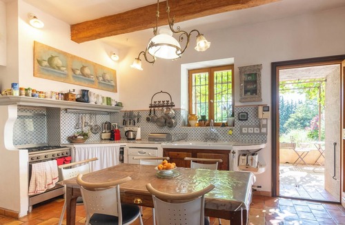 Cabries House | 17th-century Provençal country house with a pool on 4,000 m² of wooded land.