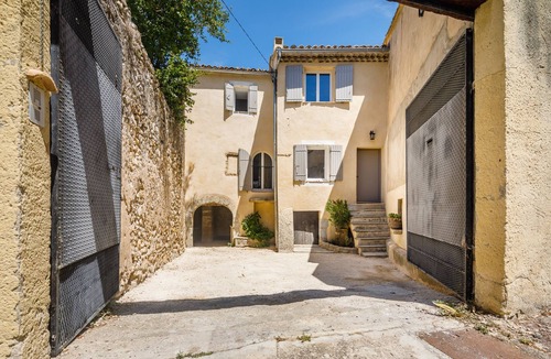 Robion House | 17th-century village house with a private pool, not overlooked, quiet, ideal for families