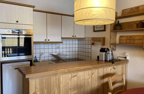 Cognet Apartment | 190m from resort center, 2nd floor, balcony, tv, ski locker, 52m², Alpe d'Huez