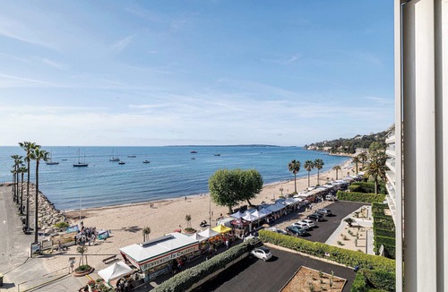 Golfe Juan Apartment | 2 bedroom with panoramic sea views, beach facing