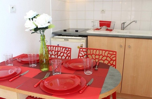 La Rochelle Apartment | 2-room apartment in La Rochelle, balcony, parking, pool