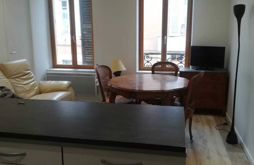 Nevers House | 2 rooms in town center near train station and shops