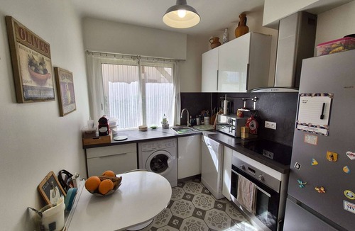 Les Sablettes Apartment | 2 rooms, WIFI, A/C, heart of les Sablettes