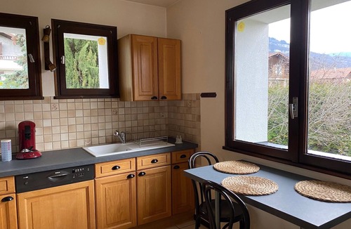 Menthon-Saint-Bernard Apartment | 2-storey, 4-bedroom apartment in a detached house in Menthon St B
