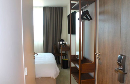 Signes Hotel | 2 Units w/Seasonal Pool & Free Parking Near Sainte-Baume Natural Park - 3.4 mi